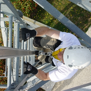 vertirail-linea-di-vita-a-rotaia-verticale